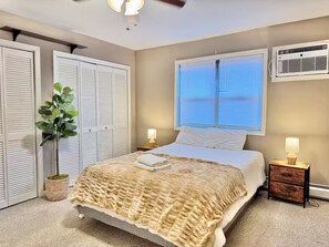 6 bedrooms, iron/ironing board, free WiFi, bed sheets