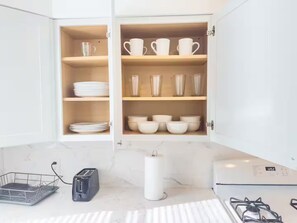 Fridge, microwave, stovetop, dishwasher