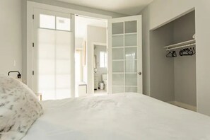 3 bedrooms, iron/ironing board, travel crib, free WiFi
