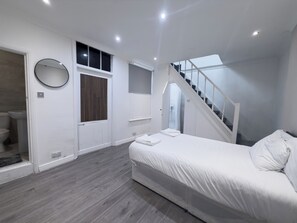 1 chambre, lit parapluie, Wi-Fi, draps fournis