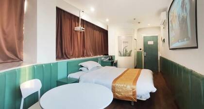 Shanghai Haiyou Hotel (Fengxian Huancheng East Road Subway Station)