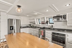 Micro-ondes, four, plaque de cuisson, lave-vaisselle