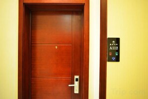 Unclassified image, 4 of 61, button - Taixi Hotel (Feicheng)