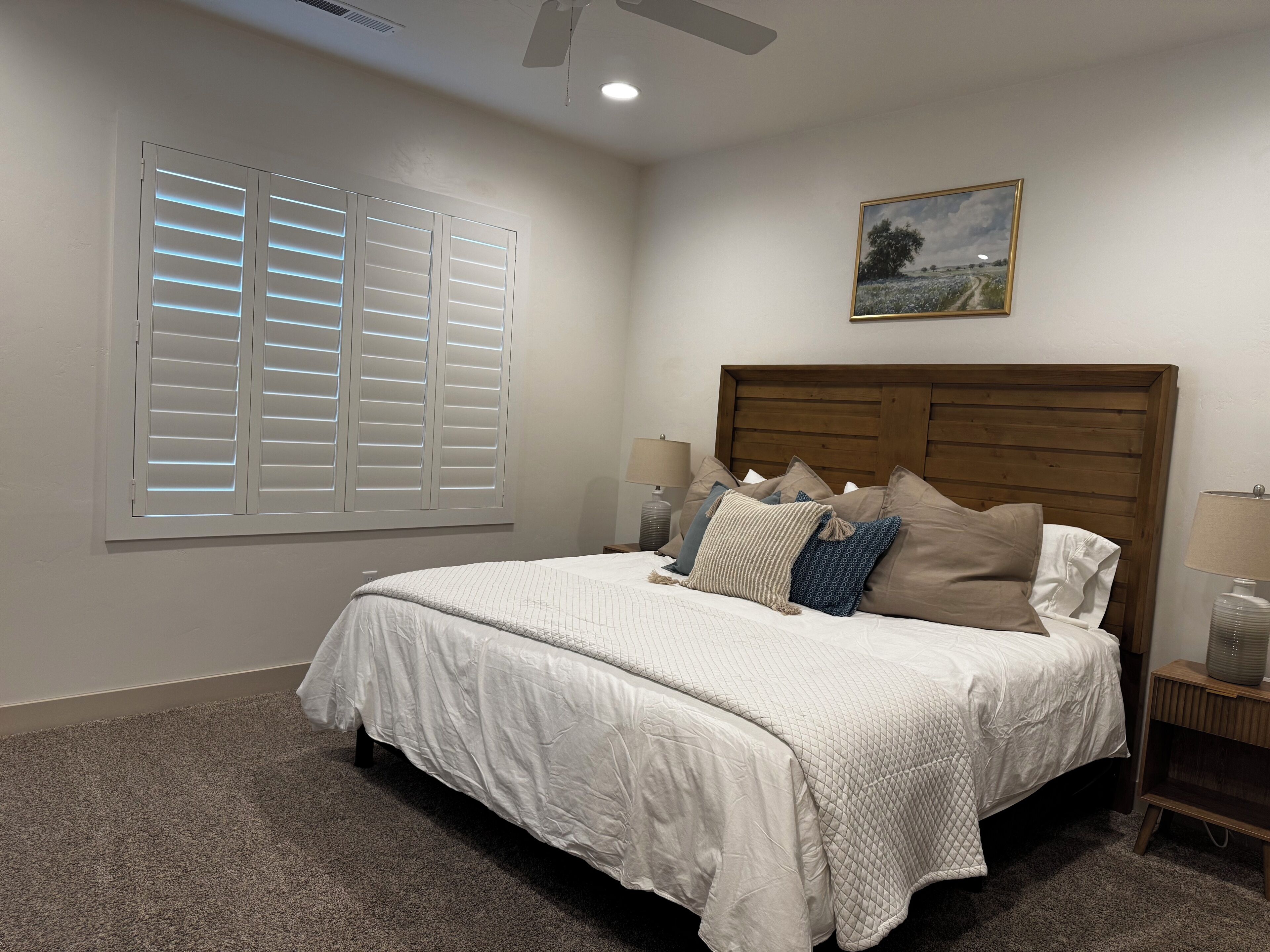 3 slaapkamers, een strijkplank/strijkijzer, gratis wifi, beddengoed