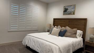 3 slaapkamers, een strijkplank/strijkijzer, gratis wifi, beddengoed