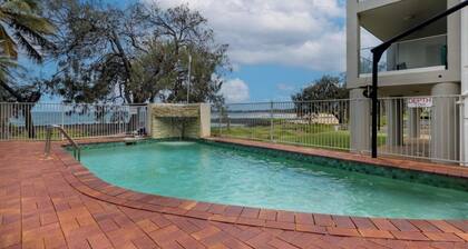 Bargara Beach Bliss - Beach Side apartment with ocean views