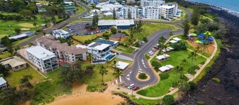 Bargara Beach Bliss - Beach Side apartment with ocean views