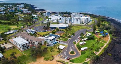 Bargara Beach Bliss - Beach Side apartment with ocean views
