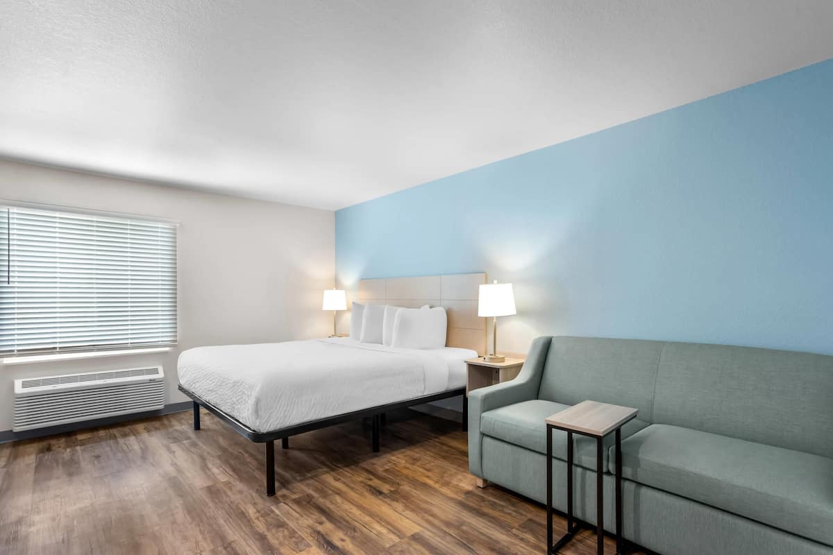 Standard Room, 1 King Bed, Non Smoking