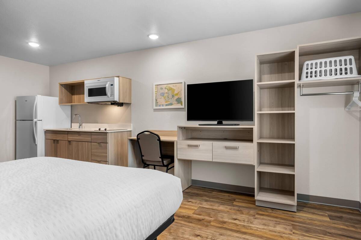 Desk, laptop workspace, iron/ironing board (on request), free WiFi