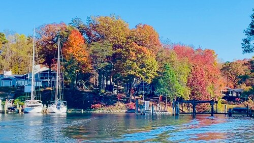 Waterfront home on Mill Creek-5BR-Hot tub & Kayaks