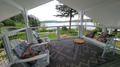 Charming 4 Bdrm Lake House + Huge Games Room