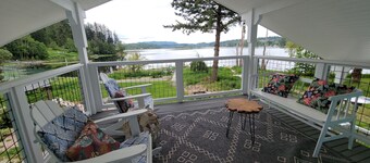 Charming 4 Bdrm Lake House + Huge Games Room