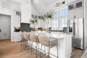 House (5 Bedrooms) | Interior
