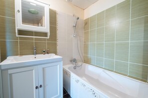 Douche, sèche-cheveux