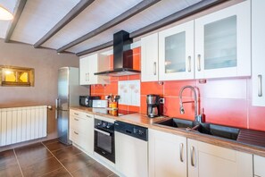 Frigorifero, microonde, forno, lavastoviglie