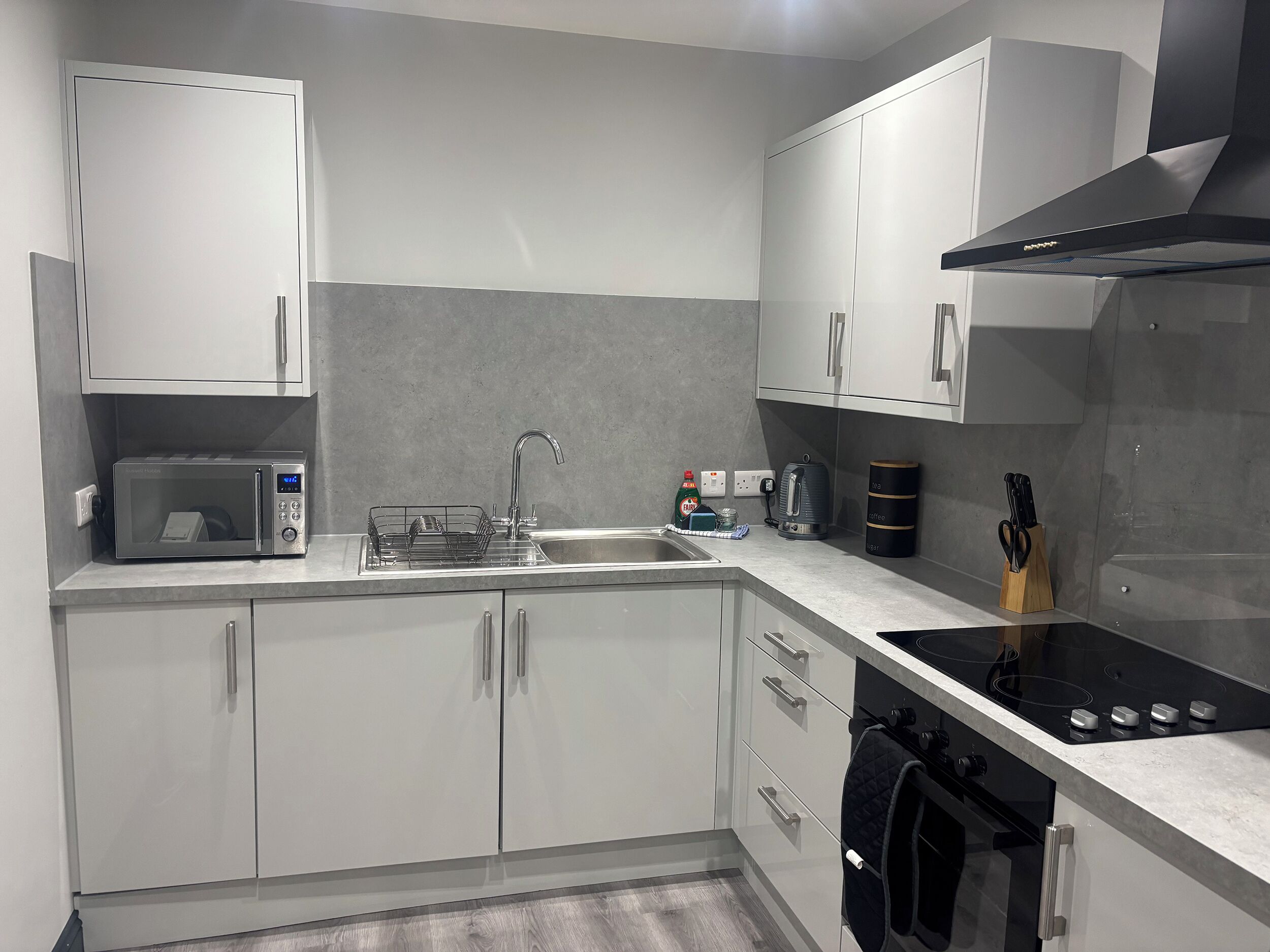 Cottage | Private kitchen | Dishwasher, cookware/dishes/utensils