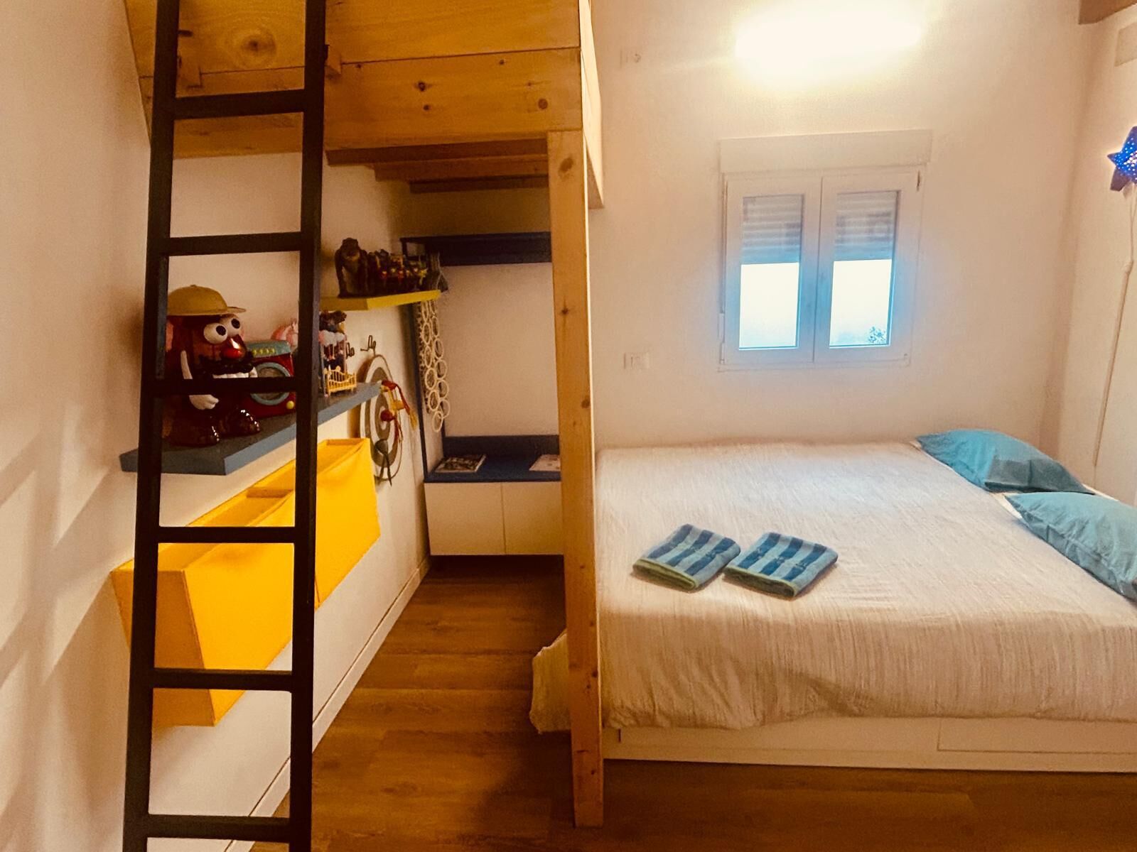 2 habitaciones, tabla de planchar con plancha, cuna de viaje y wifi 