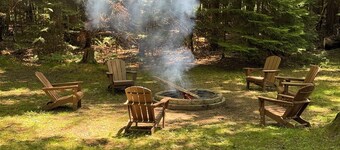 Knotty by Nature! Firepit and Parking! Less than a mile to trails and the lake!