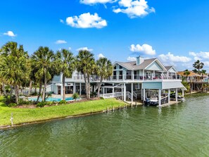 Exterior - 22 Palms: Canalfront Home with Pool, Kayaks & Beach Toys (Jamaica Beach)