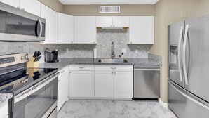 Unclassified image, 3 of 19, button - Prime location only 8 minutes to UT campus 2-bedroom townhome newly renovated!! (Knoxville)