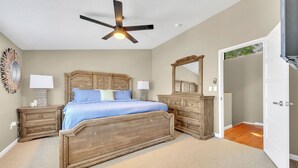 Unclassified image, 4 of 19, button - Prime location only 8 minutes to UT campus 2-bedroom townhome newly renovated!! (Knoxville)