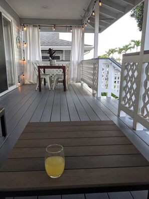 Outdoor dining - KoKo Cottage: Adorable 2-Bedroom Ocean View and Lanai (Kailua-Kona)