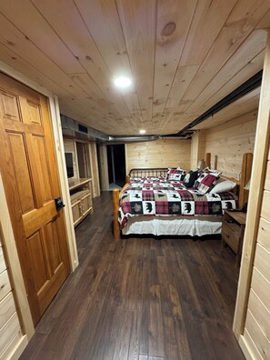 3 bedrooms, desk, iron/ironing board, WiFi