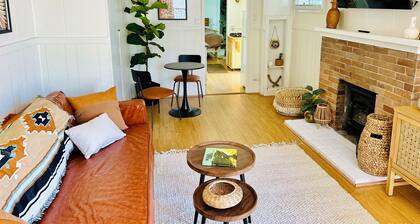 Breezy Bayside Escape — Cottage with Patio in Heart of Mission Beach