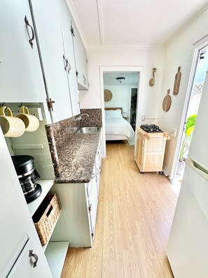 1 chambre, lit parapluie, Wi-Fi gratuit, draps fournis