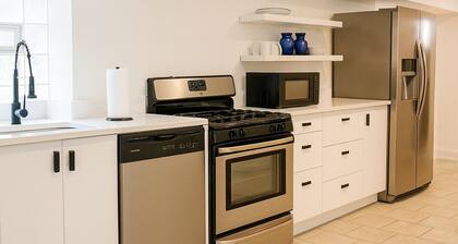 Spacious 2BR - 10 mins from Downtown