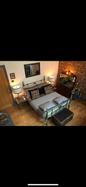 2 chambres, fer et planche à repasser, Wi-Fi, draps fournis