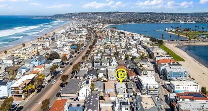 Cozy Cottage Between the Beach & Bay East – Walk to Water!
