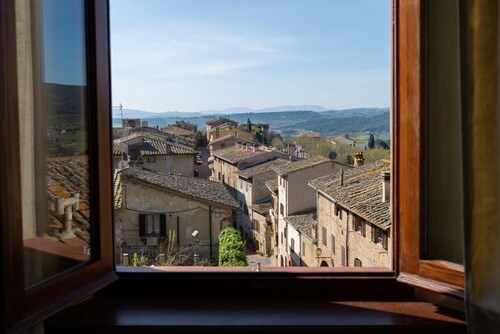 Central  Romantic nest San Gimignano