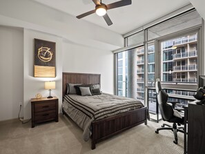 2 habitaciones, escritorio, tabla de planchar con plancha y wifi gratis 