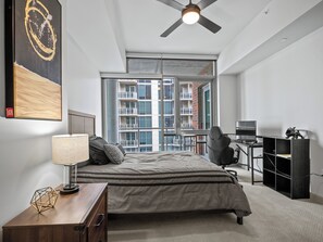 3 habitaciones, escritorio, tabla de planchar con plancha y wifi gratis 