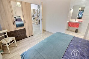 Silitysrauta/-lauta, ilmainen Wi-Fi, vuodevaatteet