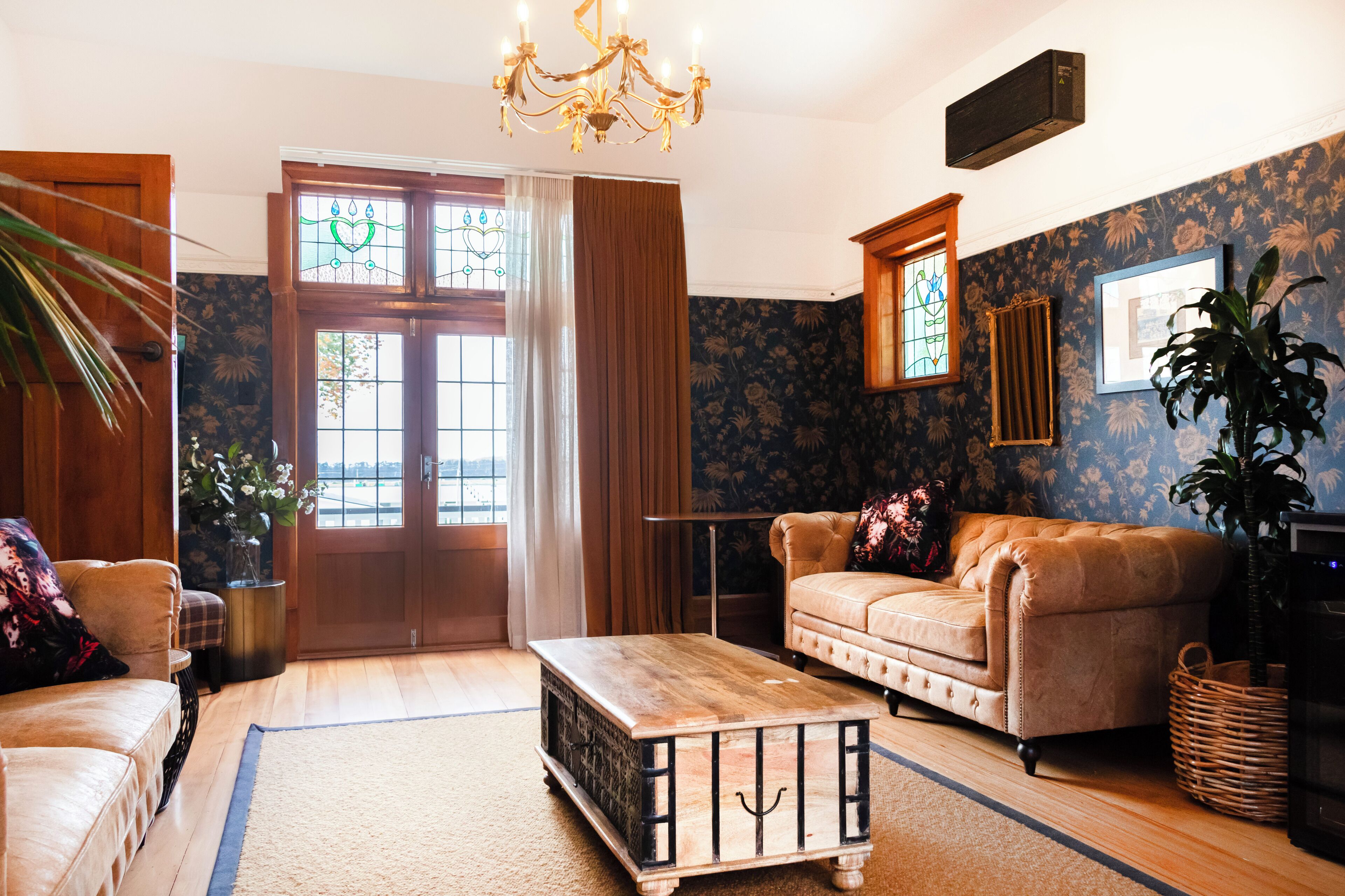 奢华公寓, 阳台, 庭院景观 | 遮光窗帘、熨斗/熨衣板、免费 WiFi