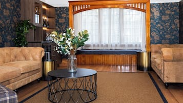 Luxury Apartment, Balcony, Courtyard View | Living area | Printers