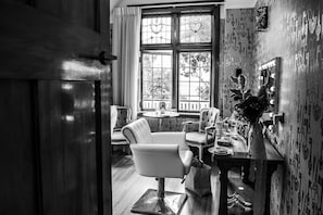 Luxe appartement, balkon, uitzicht op de binnenplaats | Verduisterende gordijnen, een strijkplank/strijkijzer, gratis wifi