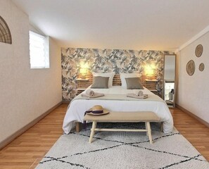 2 bedrooms, iron/ironing board, free WiFi, bed sheets