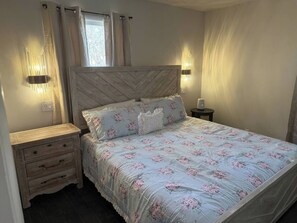 3 habitaciones, tabla de planchar con plancha, wifi y ropa de cama 