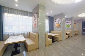 مطعم