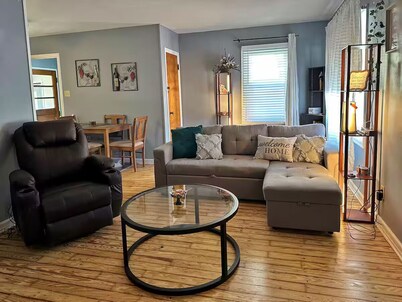 Dixon hideaway. 2BR comfy house with fenced yard