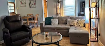 Dixon hideaway. 2BR comfy house with fenced yard