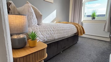 3 bedrooms, iron/ironing board, WiFi, bed sheets