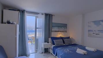 1 bedroom, cribs/infant beds