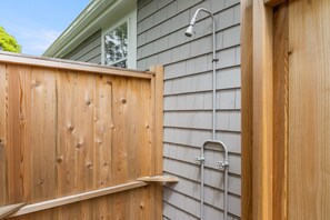 Property grounds - Coastal Comfort Stay | Near Beaches & Attractions (Hyannis)