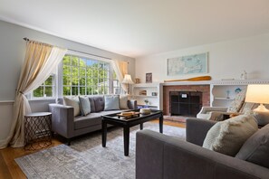 Smart TV, fireplace, table tennis, books - Coastal Comfort Stay | Near Beaches & Attractions (Hyannis)