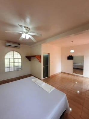1 bedroom, desk, free WiFi